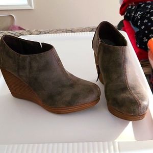 Dr. Scholls True Comfort wedge booties 9M